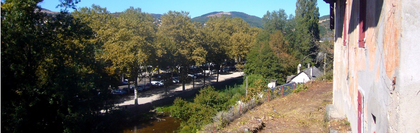 Maison à rénover/ 5900 m²