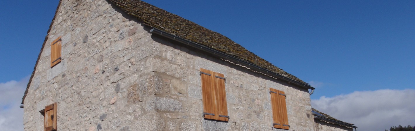 Ferme granit/lauzes/9000m²